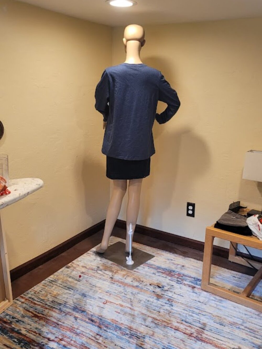 Large Relaxed Fit V-Neck Long Sleeve Navy Heather Tee - Picture 3 of 9